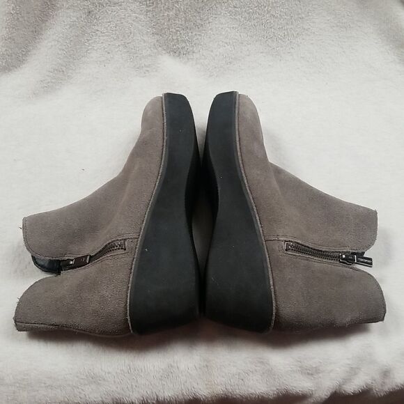KENNETH COLE REACTION WOMENS GRAY SUEDE LEATHER WEDGE ANKLE BOOTIES SZ 6 - Picture 7 of 11
